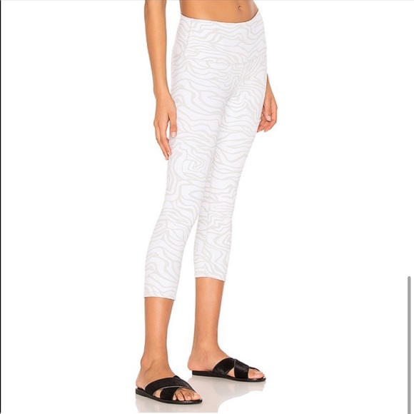 Alo: High Waist Airbrush in White Zebra - Picture 3 of 7